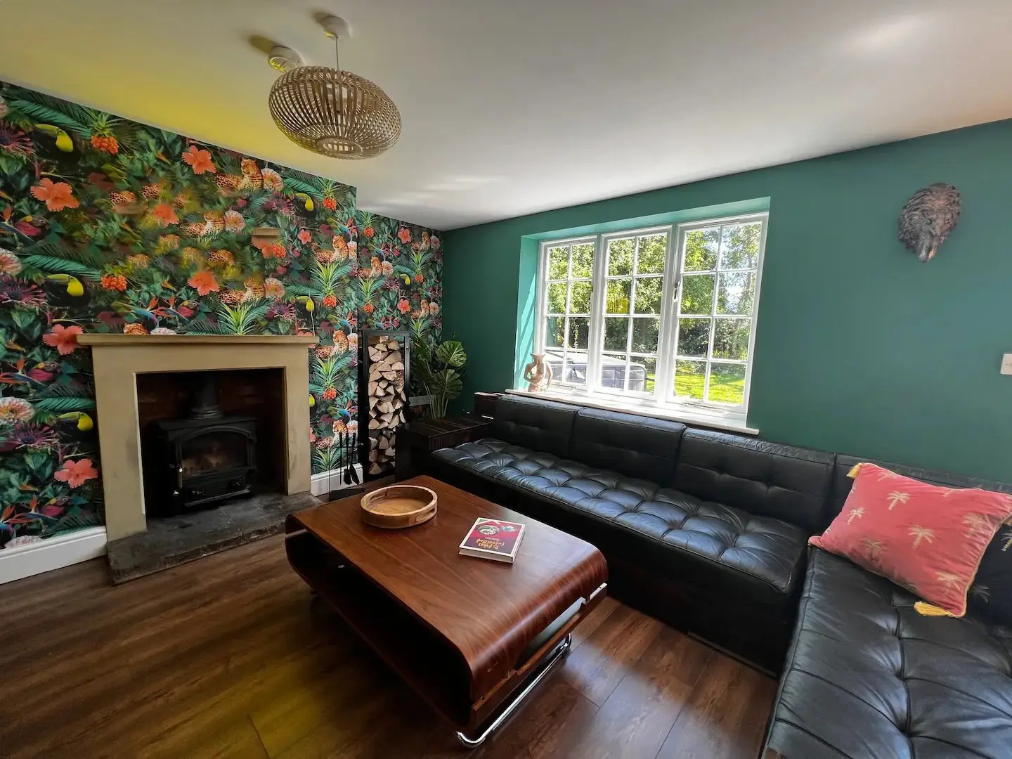 Pet friendly accommodation with hot tub Midlands